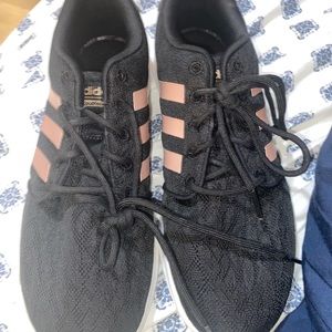 Like new addidas tennis shoes